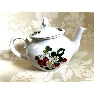 France Apilco Porcelain Teapot Tea Pot  w. Filter Strawberry Pattern Vintage New